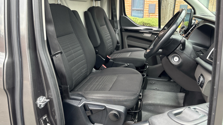 Ford Transit Custom 300 L2 Diesel Fwd 2.0 EcoBlue 170ps Low Roof Limited Van Auto